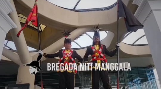 BREGODO NITI MANGGOLO DARI KELURAHAN GEDONGKIWO TAMPIL DI BANDARA YOGYAKARTA INTERNATIONAL AIRPORT